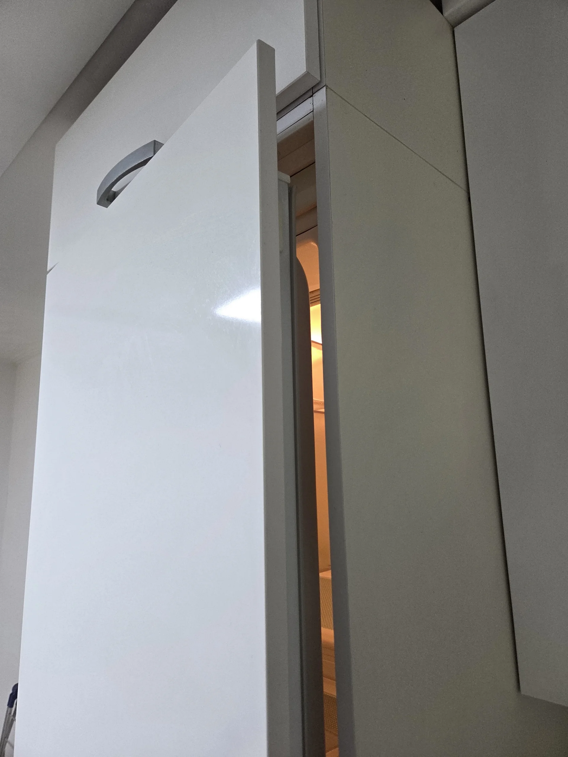 냉장고장 문 경첩 교체 수리 전