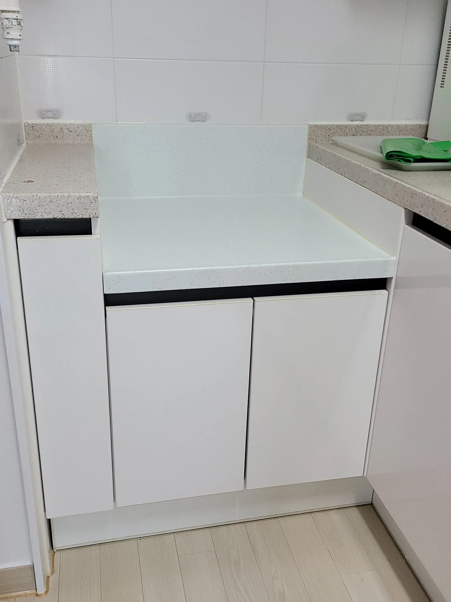 싱크대 다리 높이기 — 하부장 높이를 올려 상판 높이를 맞춘 작업 · 다른 현장 작업 사진 수리 전